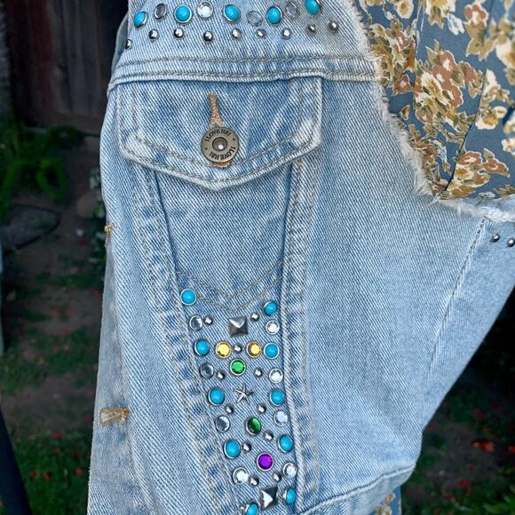 VINTAGE Y2K STUDDED JEWELED DENIM VEST WAISTCOAT W/ TURQUOISE & STUDS - Picture 3 of 8